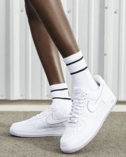 Nike Air Force 1 '07  Chaussures pour homme