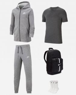 Set Nike Sportswear per Bambini. Tuta da jogging + Maglietta + Zaino + Set di calzini. Confezione da 5 pezzi